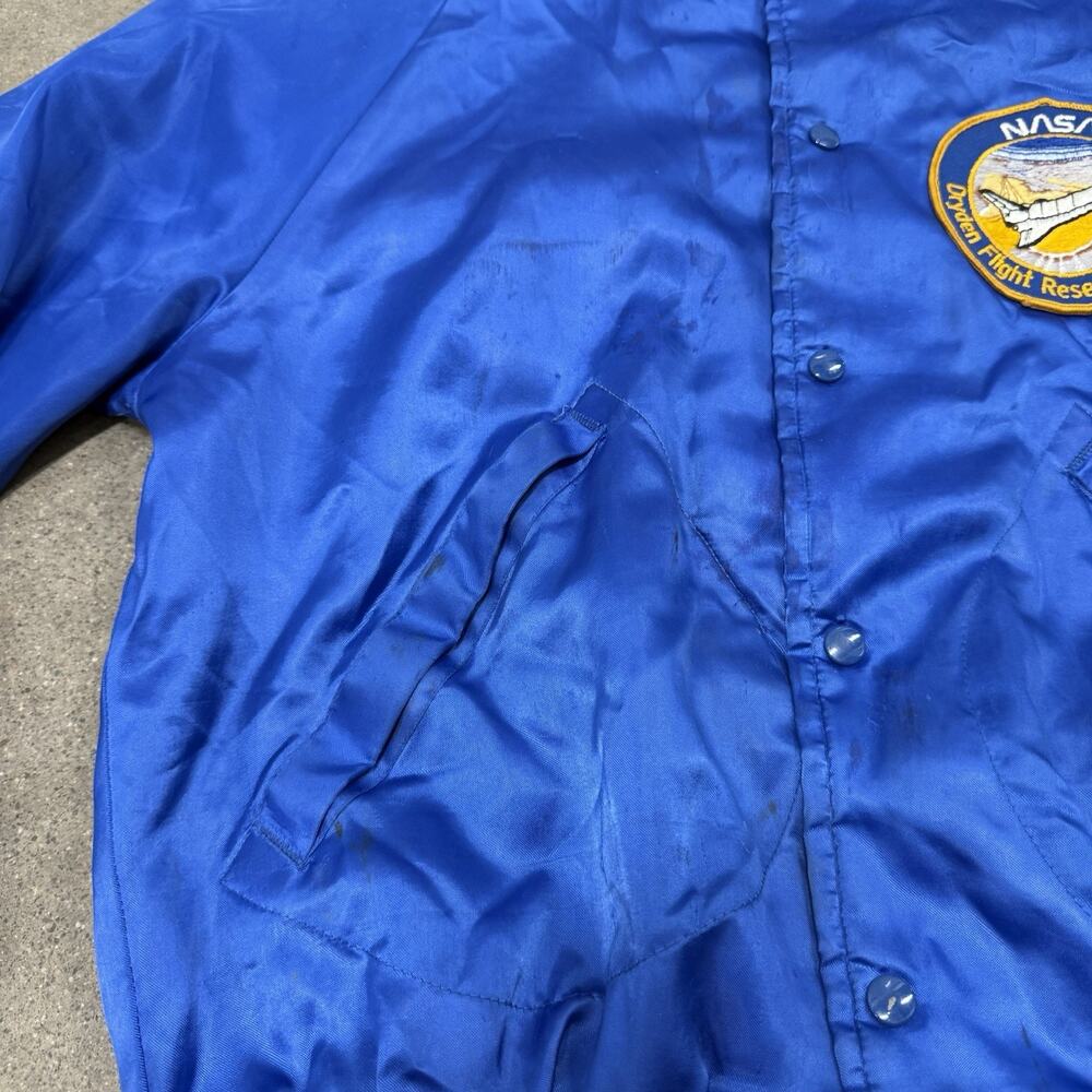 VINTAGE 80s NASA DRYDEN FLIGHT RESEARCH SATIN BOMBER SNAP JACKET BLUE MEDIUM USA - Picture 4 of 12